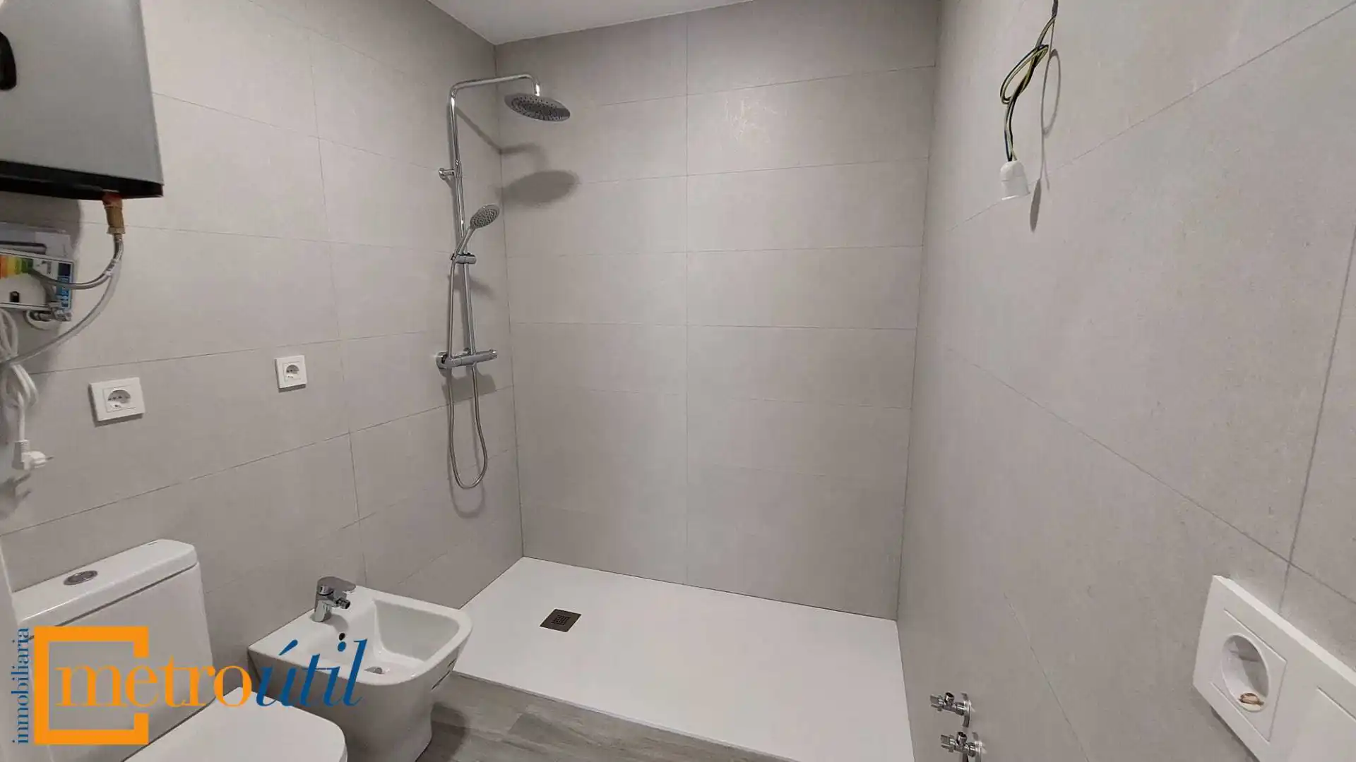 Badezimmer von Wohnung zum Verkauf in Salamanca mit Klimaanlage, Heizung und Parkett