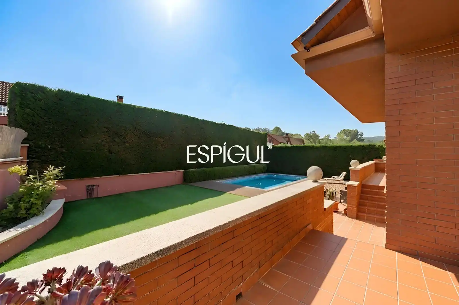 Swimming pool of Houses for sale in Sant Cugat del Vallès  with Air Conditioner, Heating and Storage room