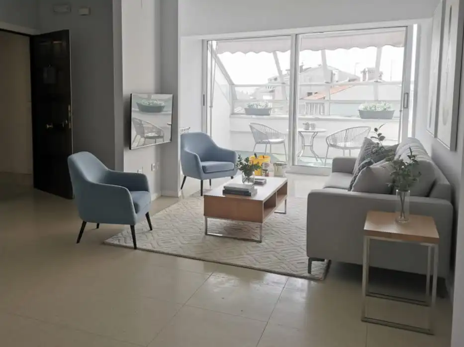 Sala d'estar de Pis en venda en Melide amb Calefacció, Terrassa i Balcó