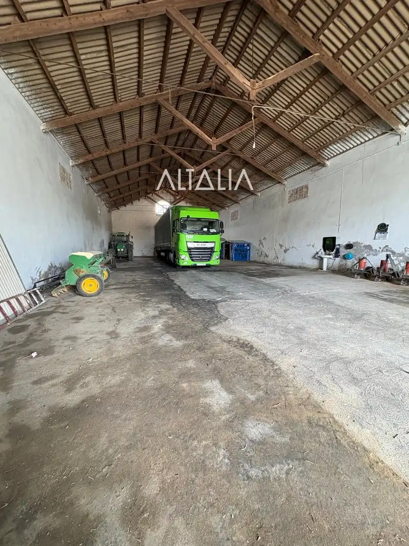 Parking de Nave industrial en venta en Cervera del Llano