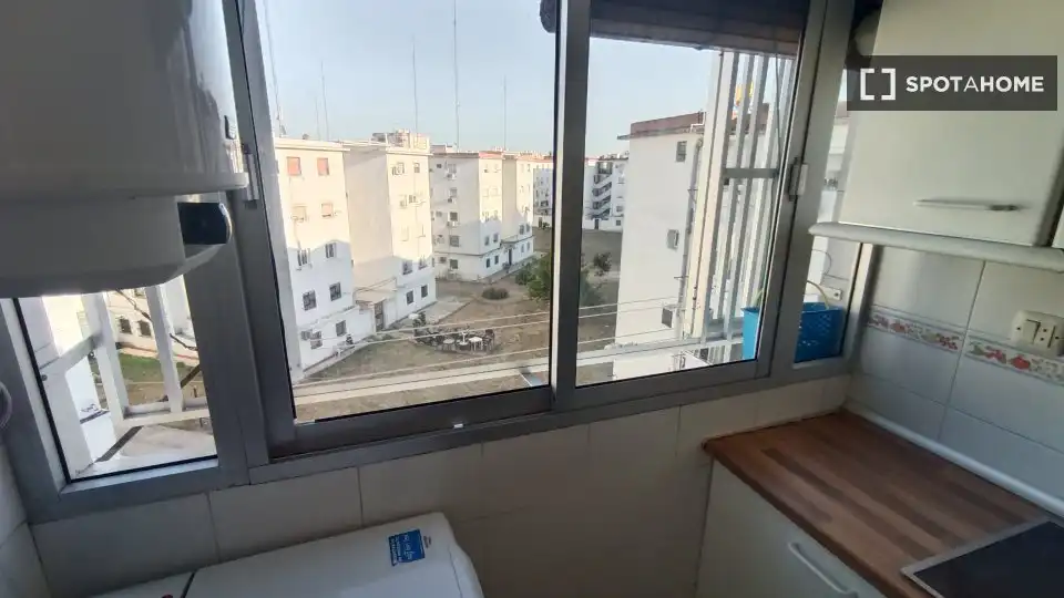 Habitación en Doctor Barraquer - G. Renfe - Policlínico