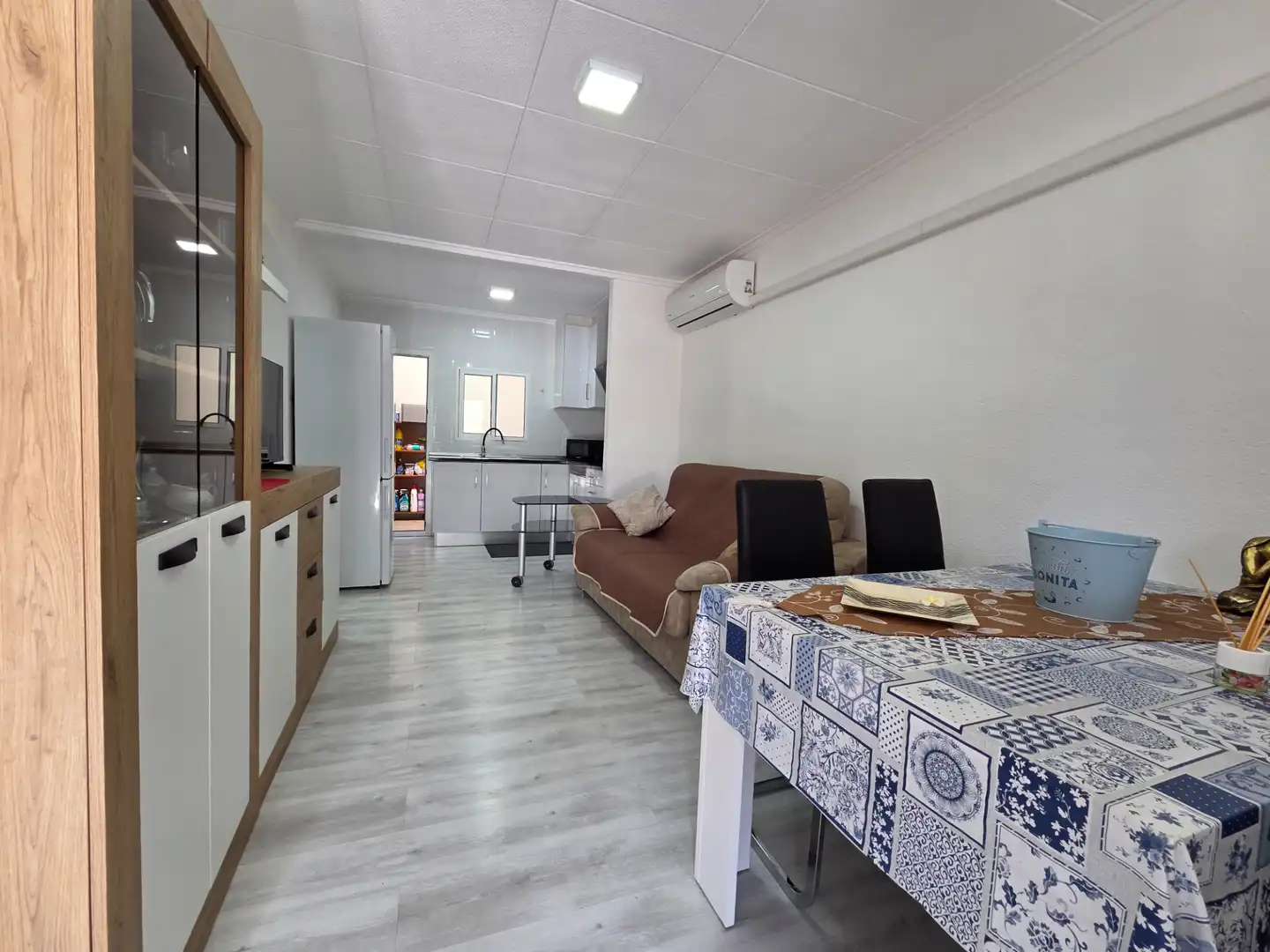 Wohnzimmer von Einfamilien-Reihenhaus zum Verkauf in Torrevieja mit Klimaanlage, Terrasse und Abstellraum