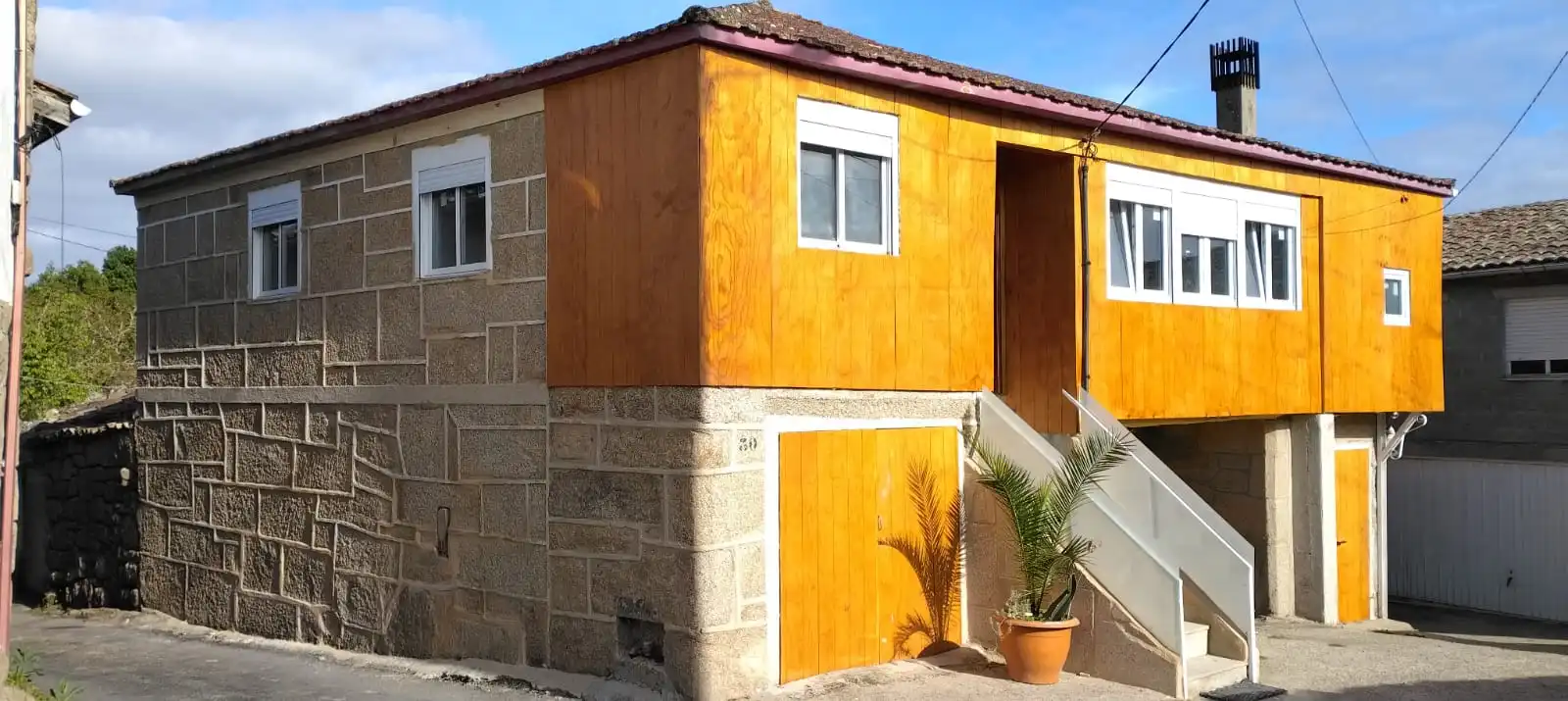 Vista exterior de Casa o xalet en venda en Nogueira de Ramuín amb Jardí privat