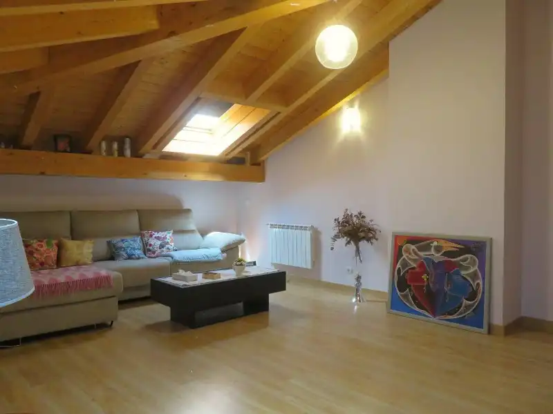 Sala d'estar de Casa o xalet en venda en San Andrés del Rabanedo amb Calefacció i Jardí privat