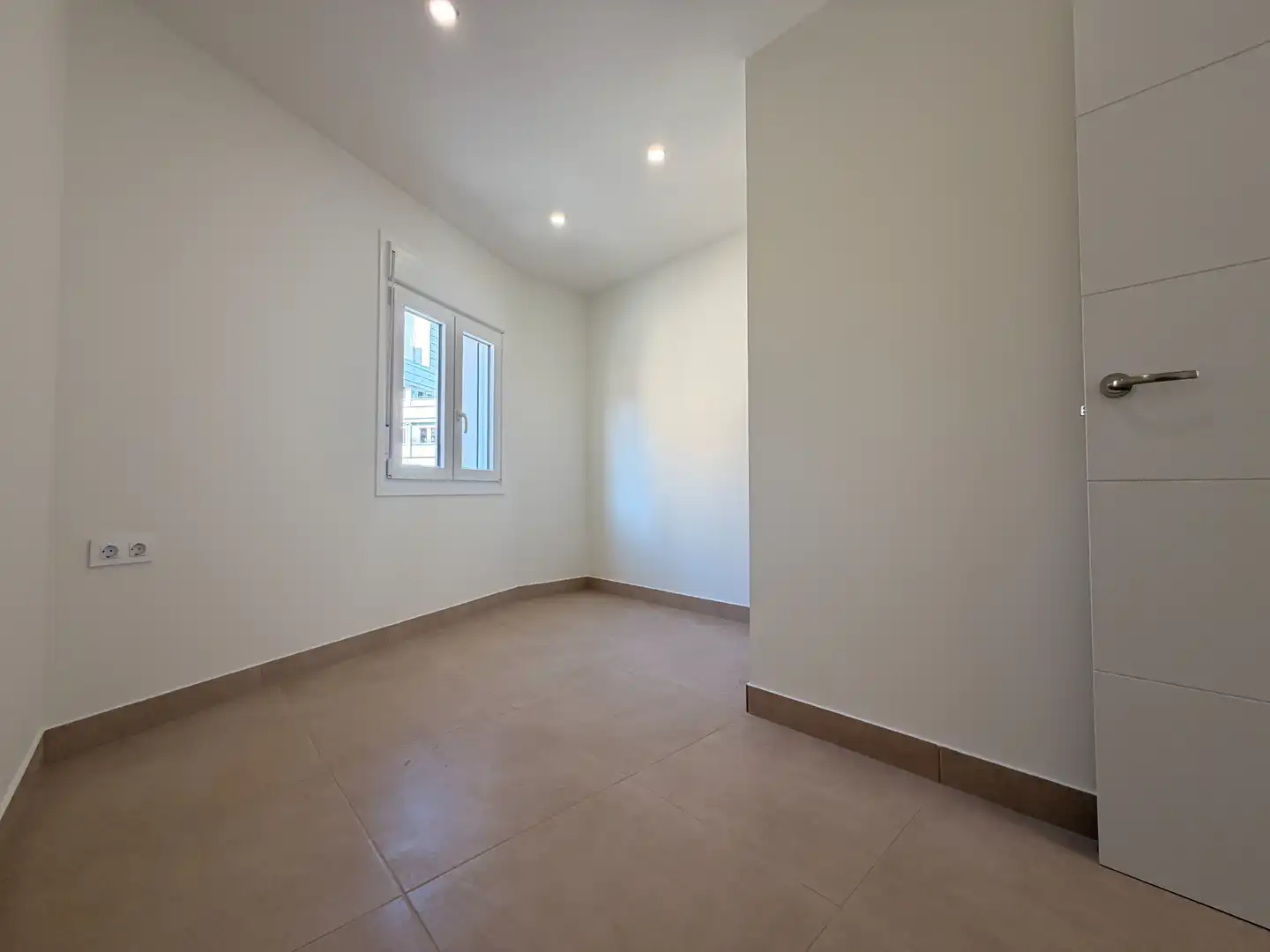 Habitación de Dúplex en venta en Terrassa con Aire acondicionado, Calefacción y Terraza