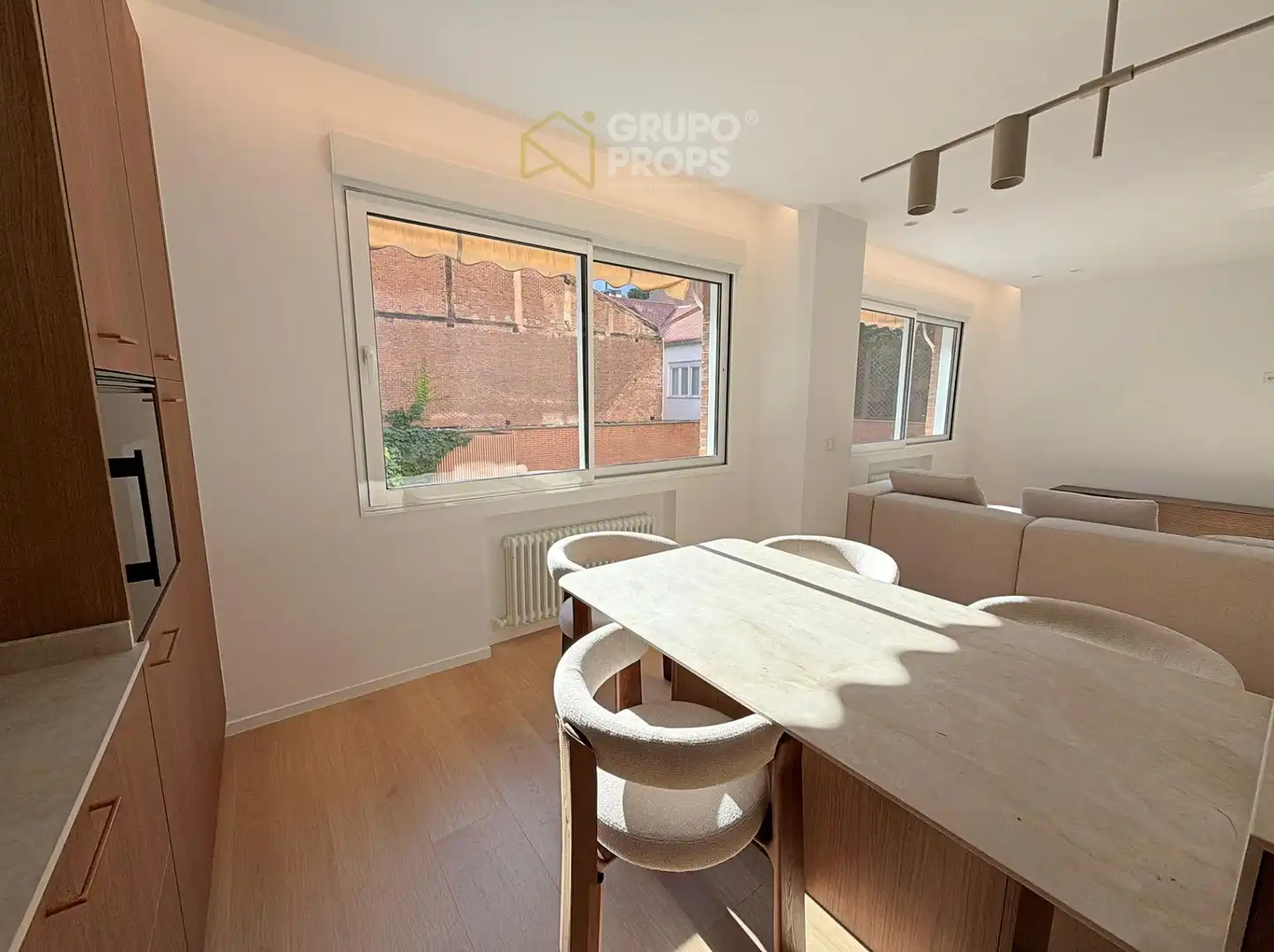 Vista exterior de Apartamento en venta en Madrid con Calefacción y Amueblado
