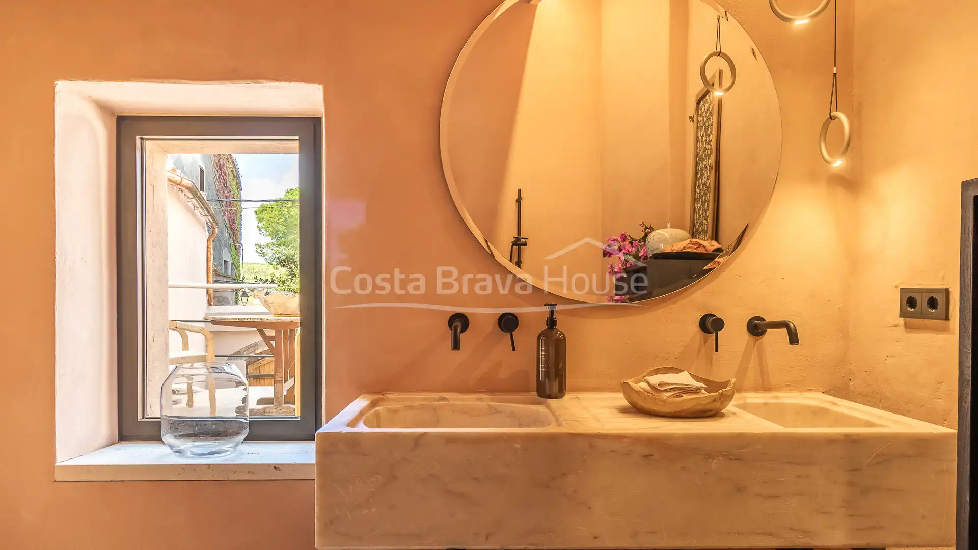 Badezimmer von Country house zum Verkauf in Ventalló mit Klimaanlage, Heizung und Privatgarten