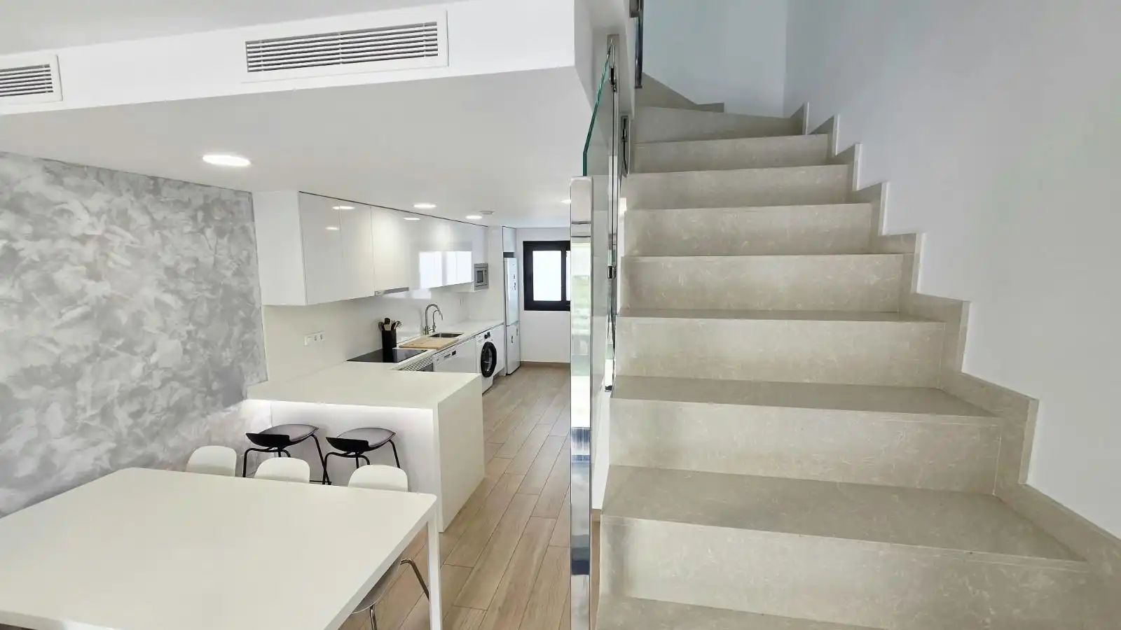 Küche von Haus oder Chalet zum Verkauf in Finestrat mit Klimaanlage, Privatgarten und Terrasse