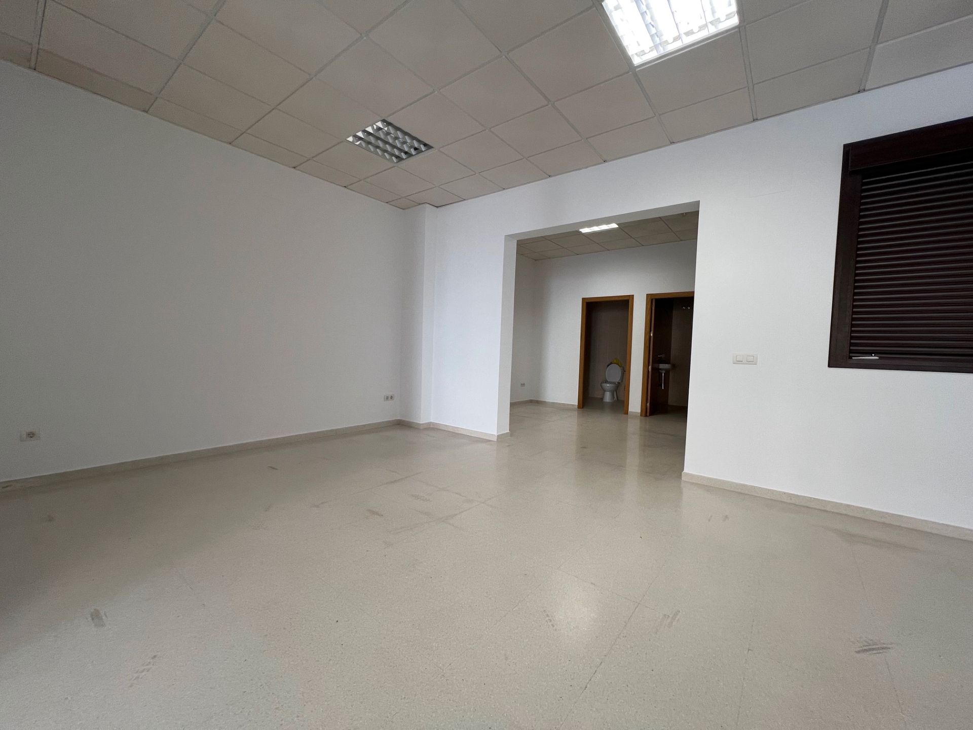 Premises to rent in Olivares  with Air Conditioner