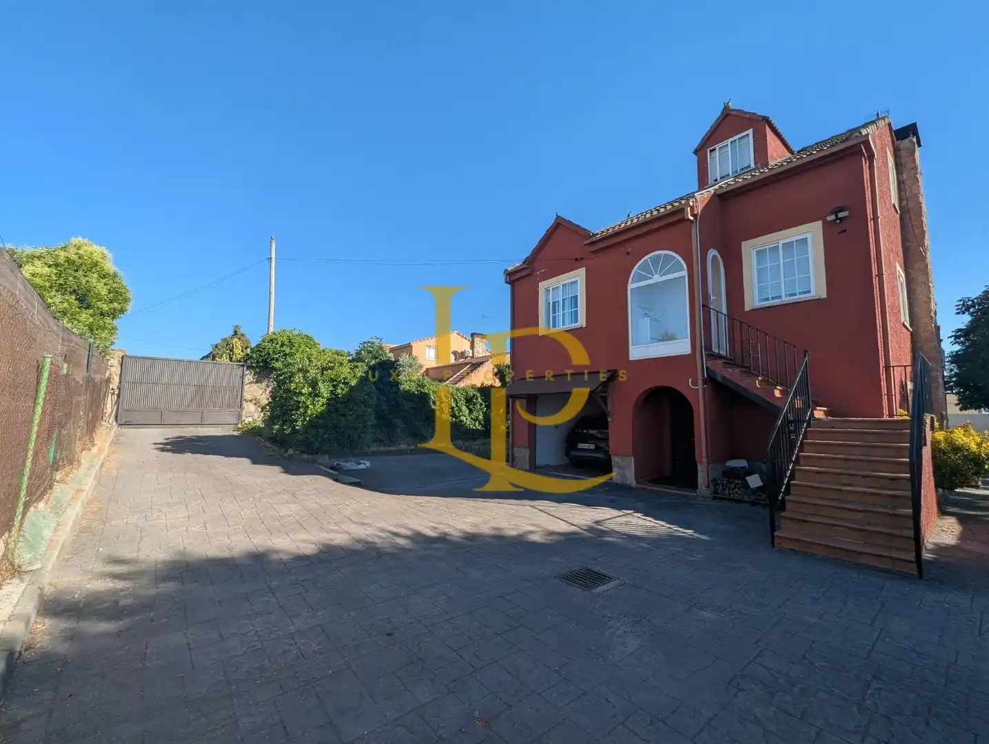 Vista exterior de Casa o chalet en venta en El Casar con Aire acondicionado, Jardín privado y Terraza