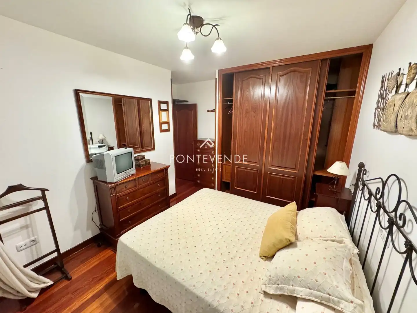 Schlafzimmer von Maisonette zum Verkauf in Bueu mit Klimaanlage, Heizung und Terrasse