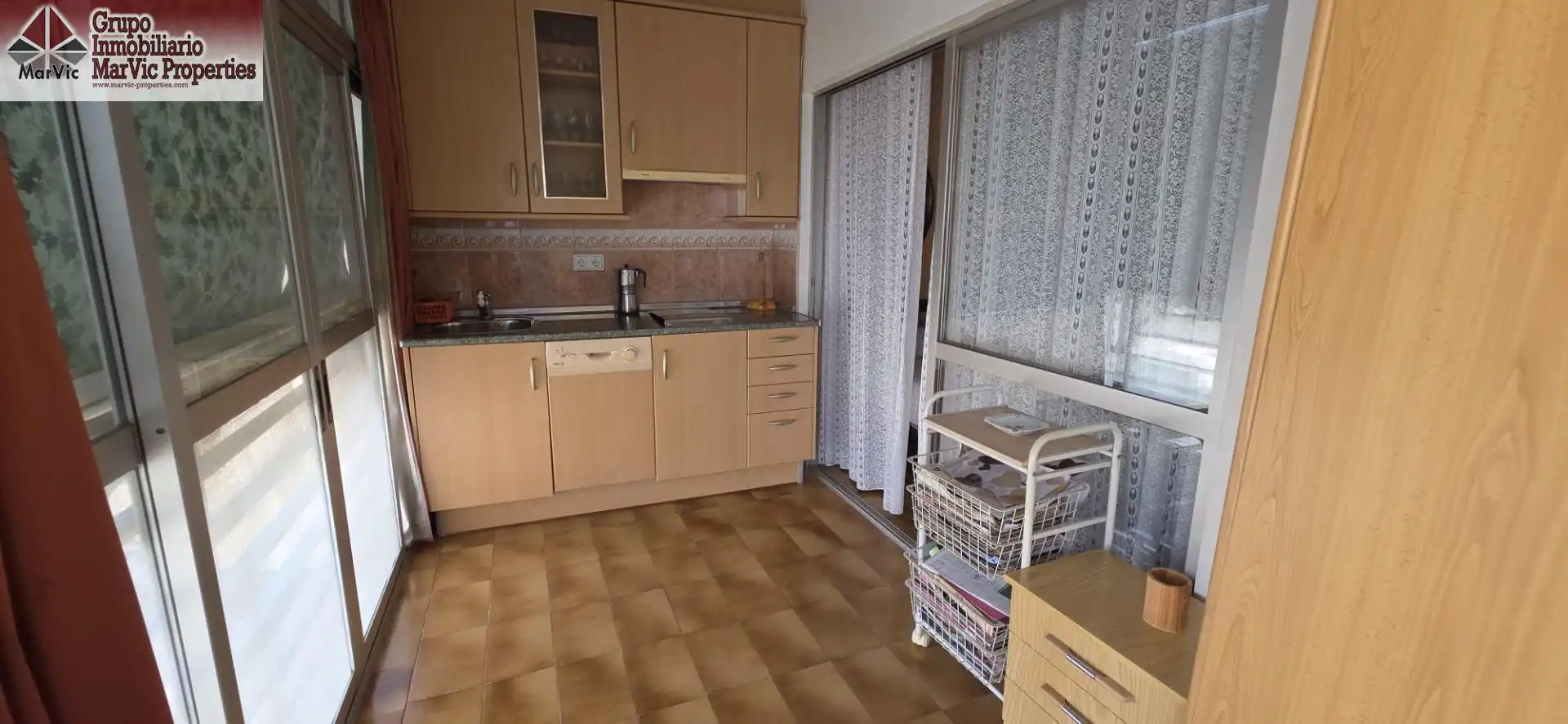 Cocina de Apartamento en venta en Benidorm con Aire acondicionado, Jardín privado y Amueblado