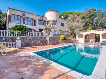Xalet amb piscina en venda a Avinguda Barcelona