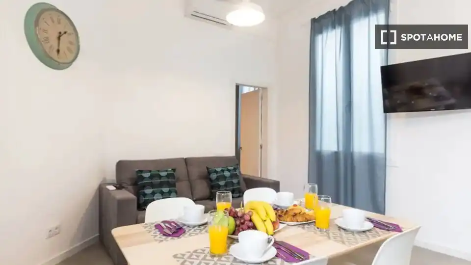 Comedor de Piso de alquiler en Barcelona con Aire acondicionado, Calefacción y Amueblado
