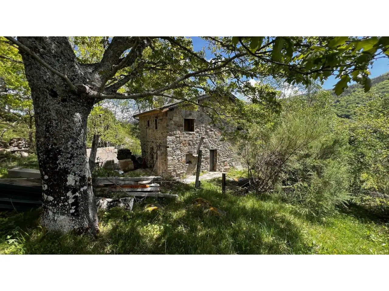 Vista exterior de Casa o xalet en venda en Espinosa de los Monteros amb Jardí privat i Terrassa