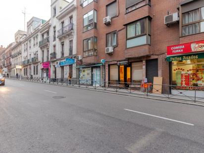 Vista exterior de Local en venda en  Madrid Capital amb Aire condicionat