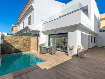 Chalet con balcón en venta en Los antolinos