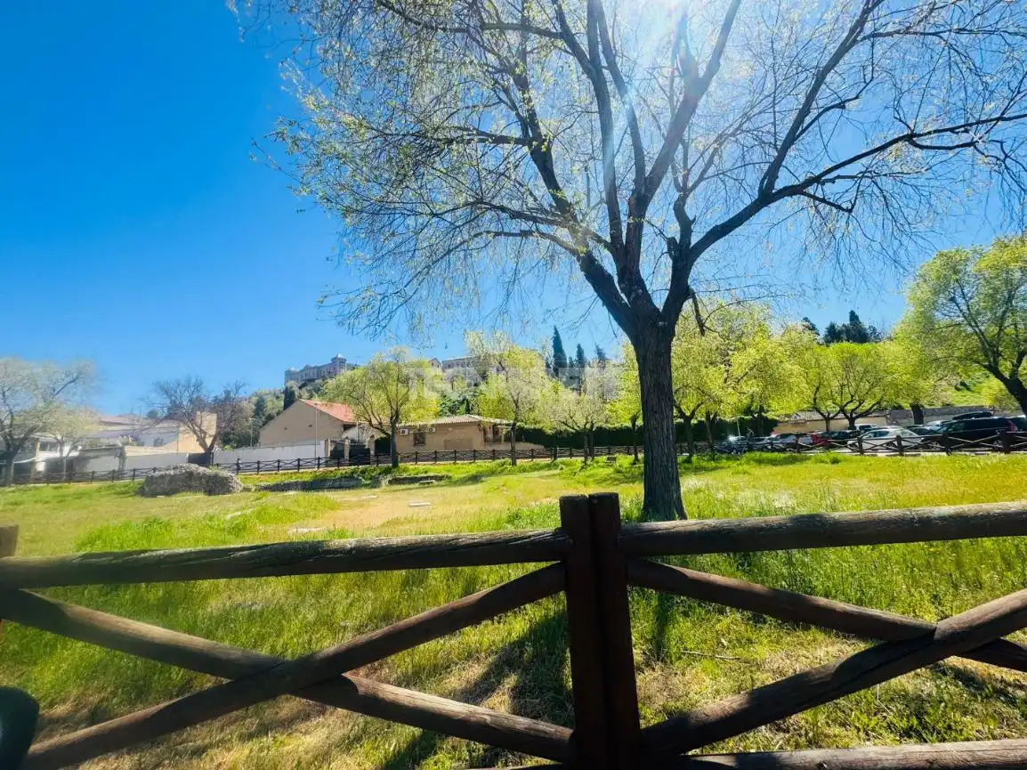 Casa adosada en venta en  Toledo Capital con Calefacción y Jardín privado