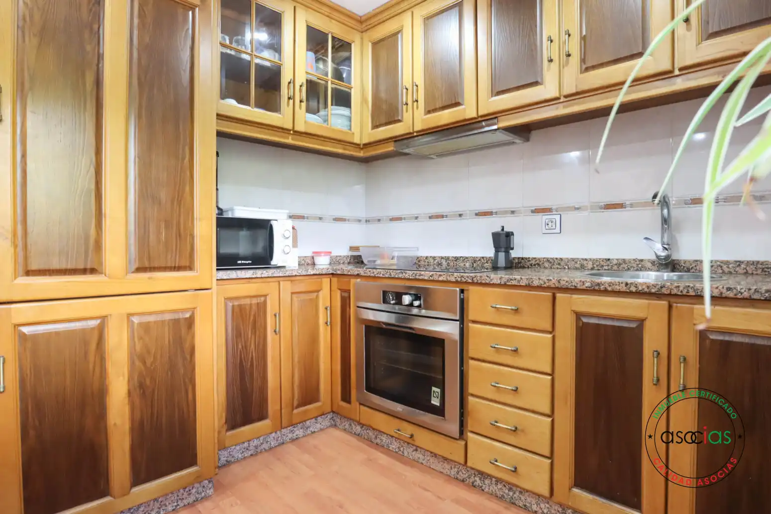 Cuina de Casa adosada en venda en Ribera de Arriba amb Calefacció, Parquet i Terrassa