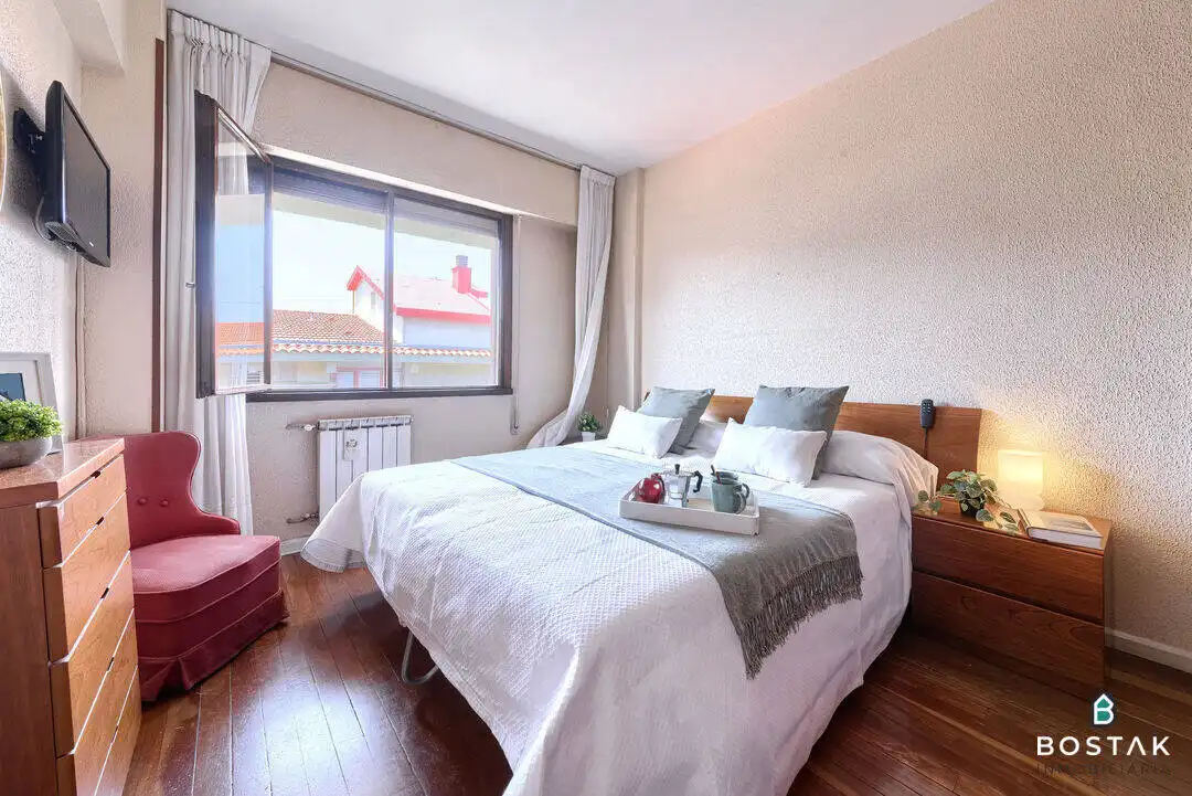 Schlafzimmer von Wohnung zum Verkauf in Bilbao  mit Heizung und Balkon