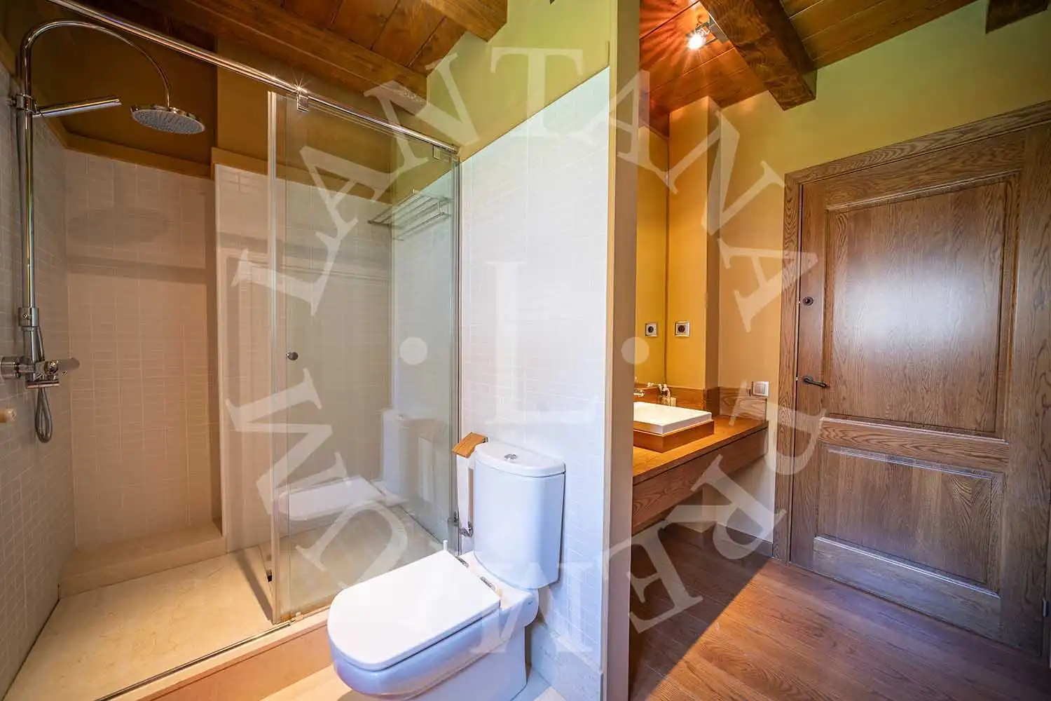 Baño de Casa adosada en venta en Naut Aran con Calefacción, Jardín privado y Parquet
