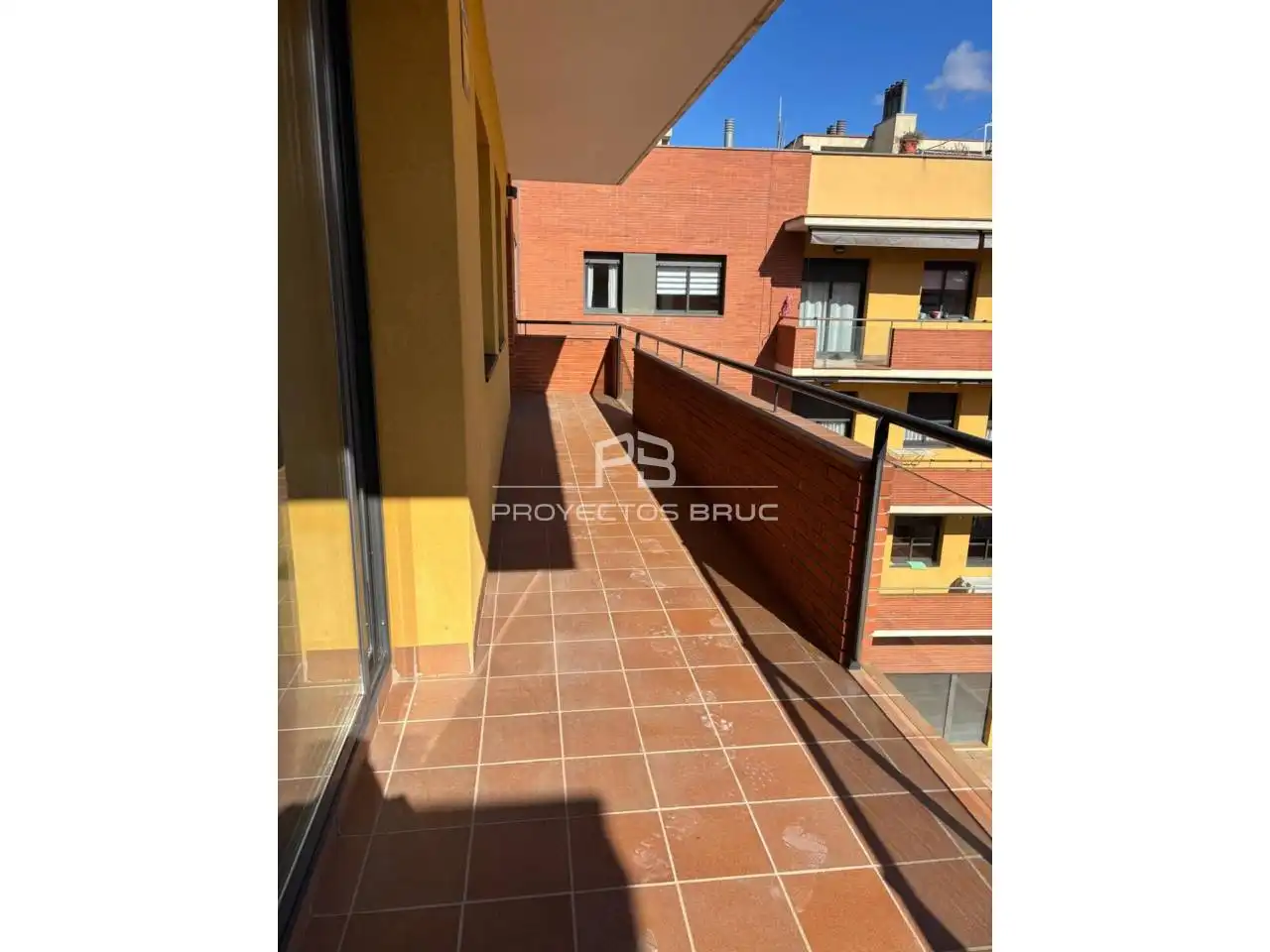 Vista exterior de Piso en venta en Igualada con Aire acondicionado, Parquet y Terraza