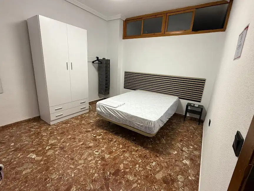 Flat for rent in Calle Romea, 9, Linarejos