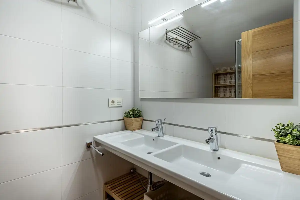 Bathroom of Attic for sale in Alhendín  with Air Conditioner, Parquet flooring and Storage room