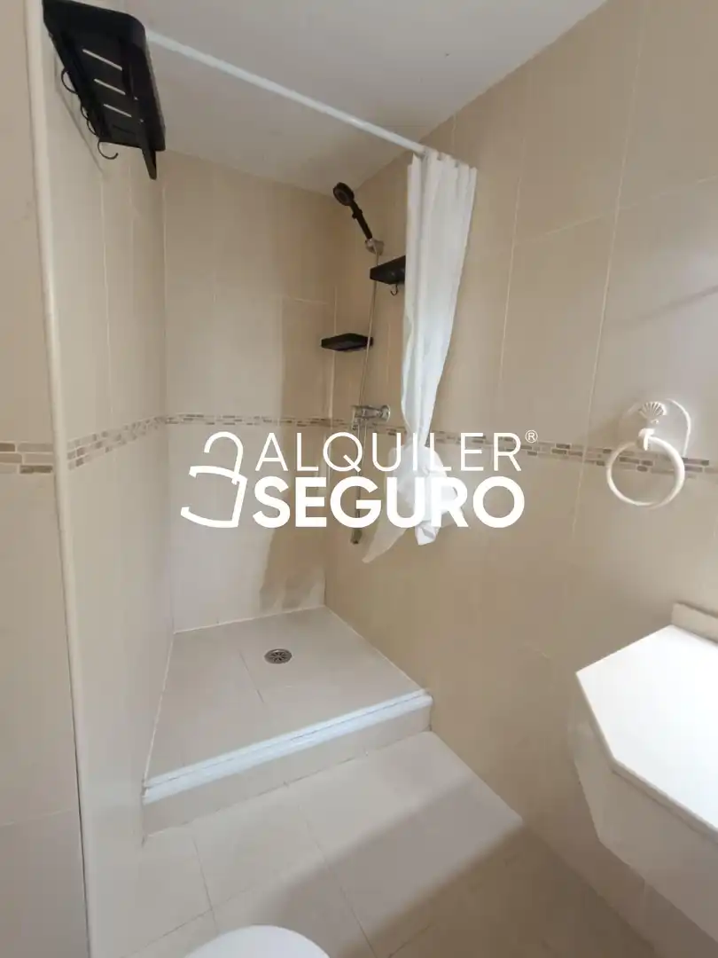 Bathroom of Flat for rent in Pinto  with Heating, Terrace and Furnished