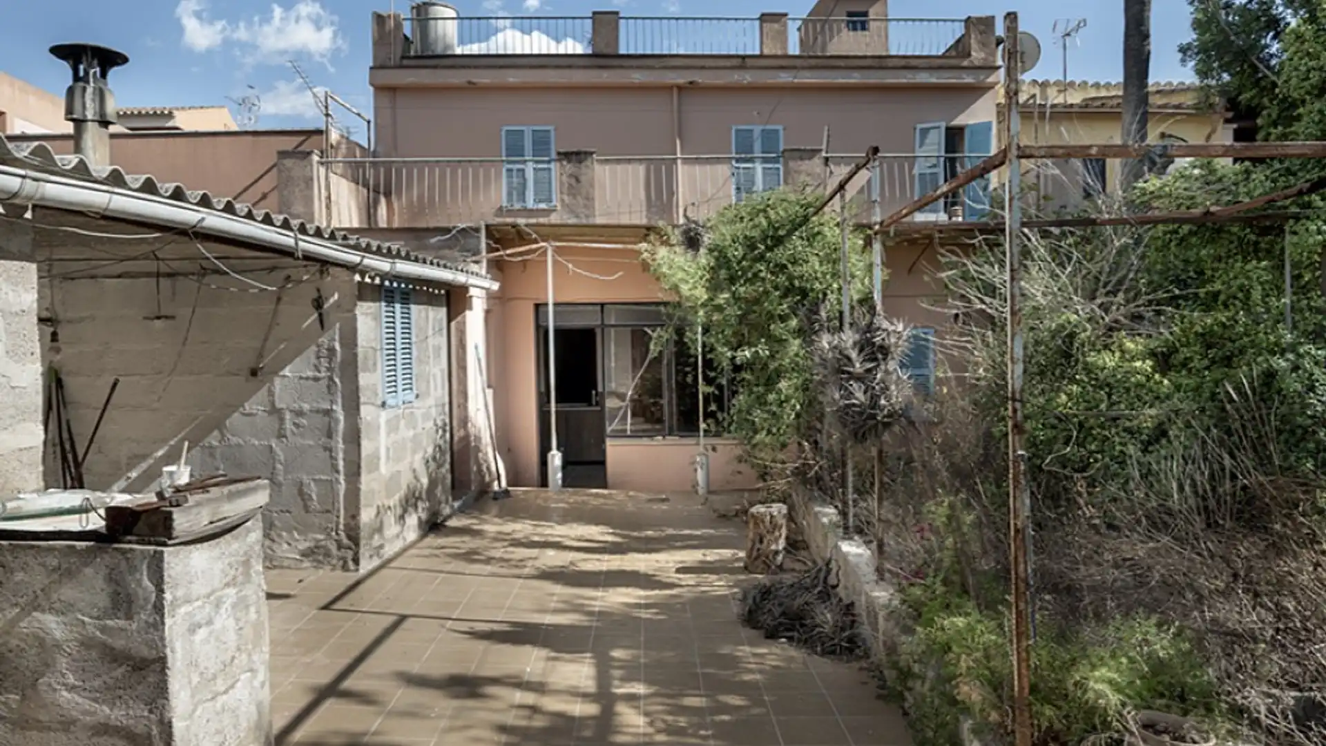 Vista exterior de Casa o xalet en venda en Santa María del Camí amb Terrassa