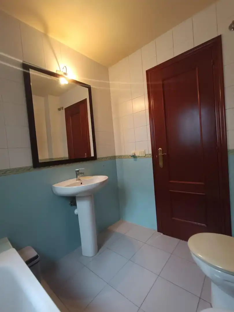 Baño de Piso en venta en La Algaba con Aire acondicionado