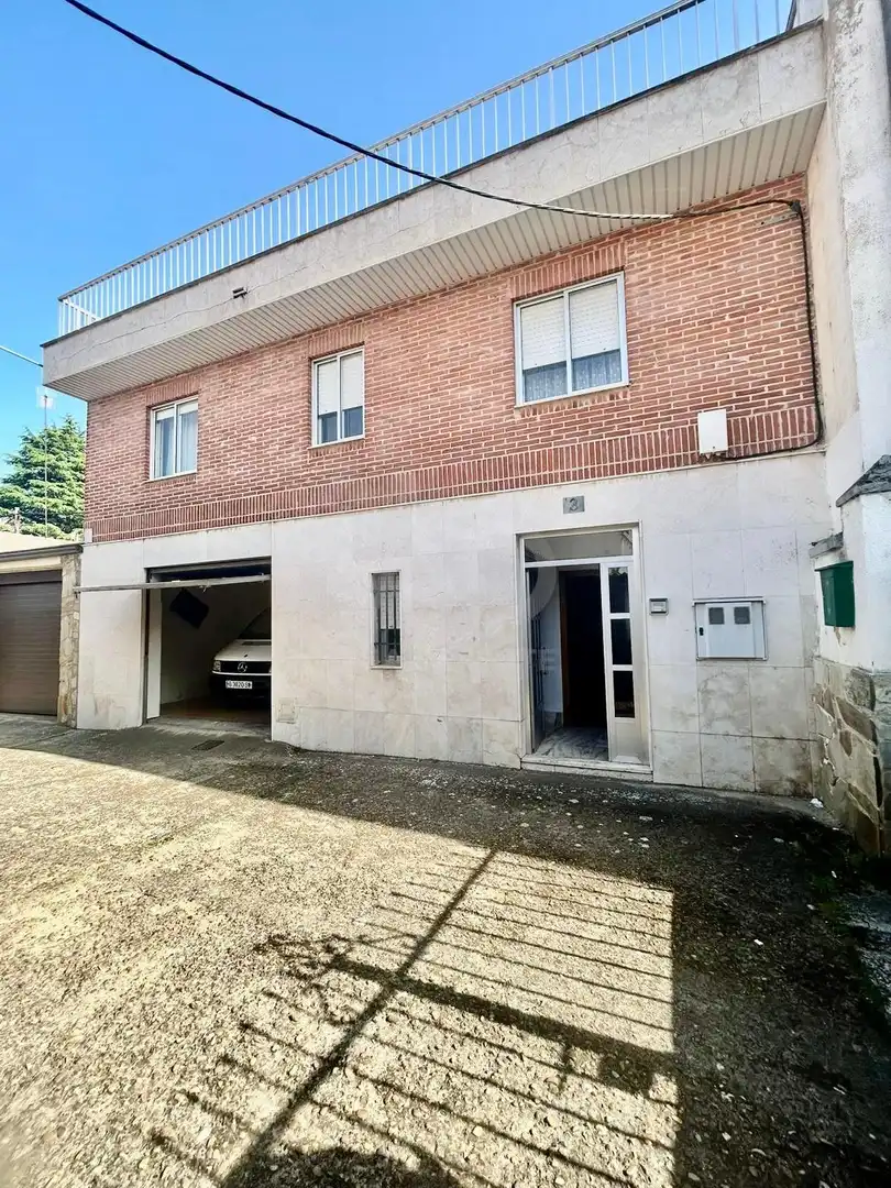 Vista exterior de Casa o chalet en venta en Astorga con Calefacción y Terraza