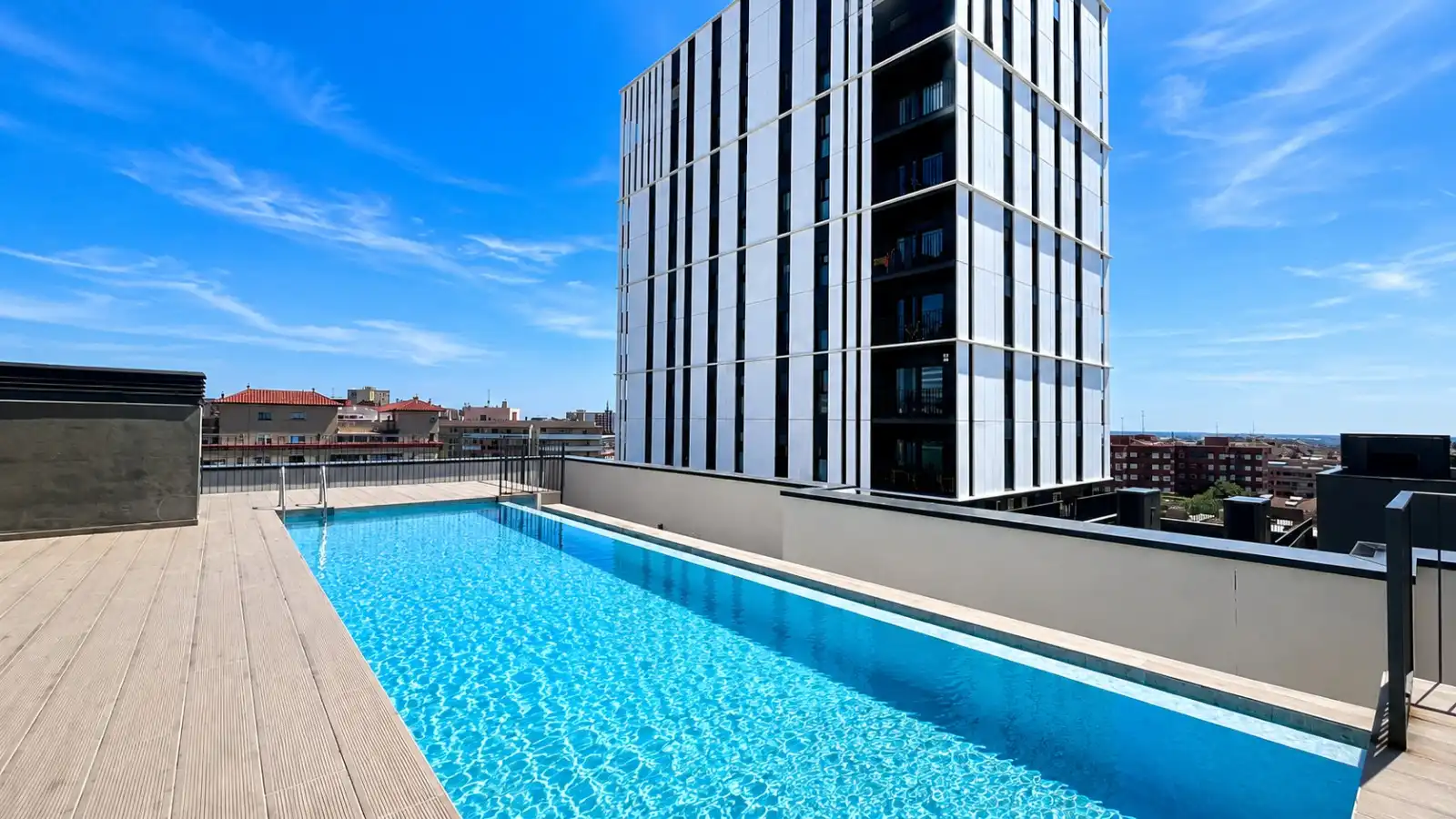 Piscina de Pis en venda en Cornellà de Llobregat amb Traster i Piscina