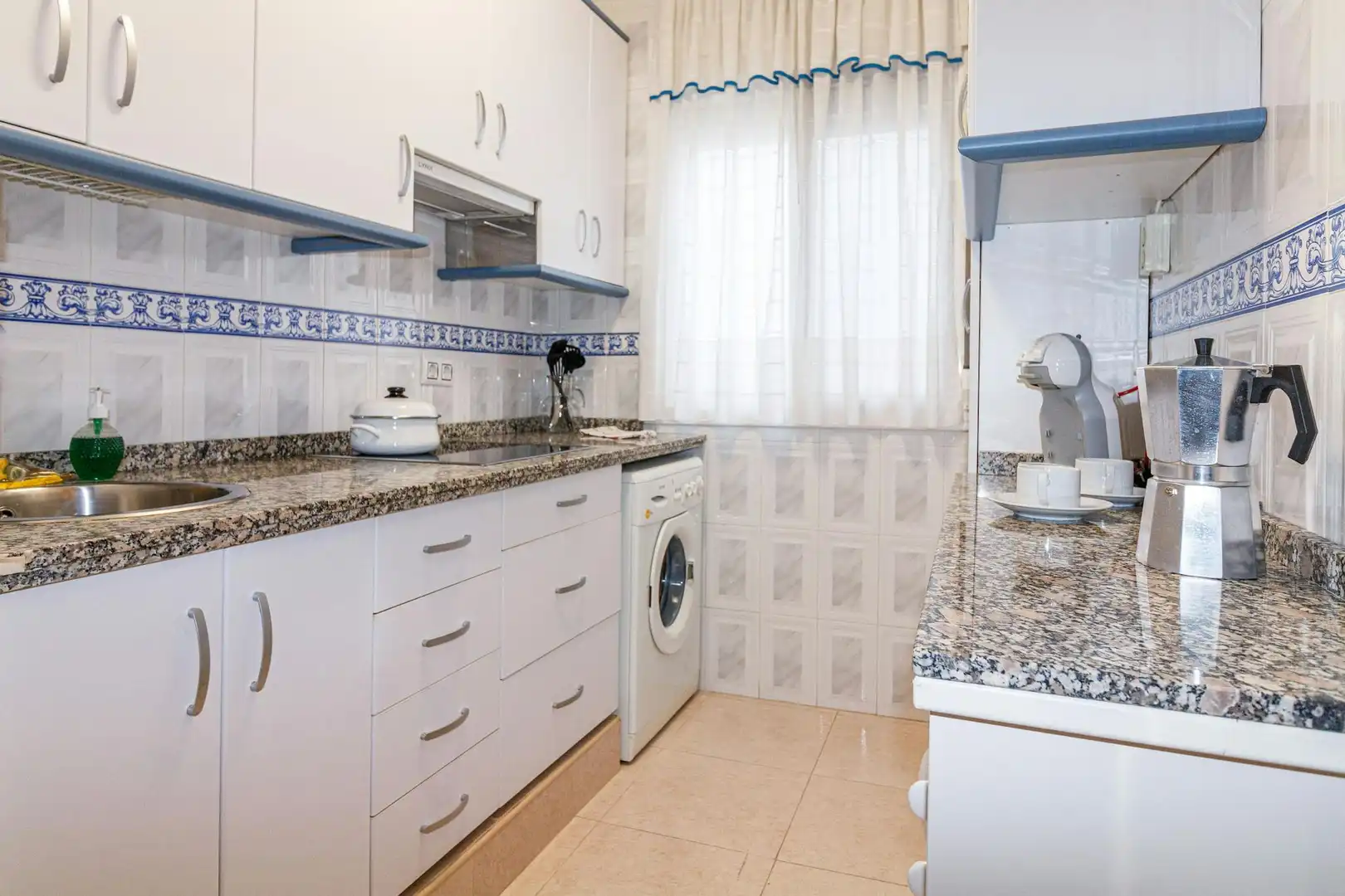 Kitchen of Flat for rent in Sevilla  with Air Conditioner, Heating and Furnished