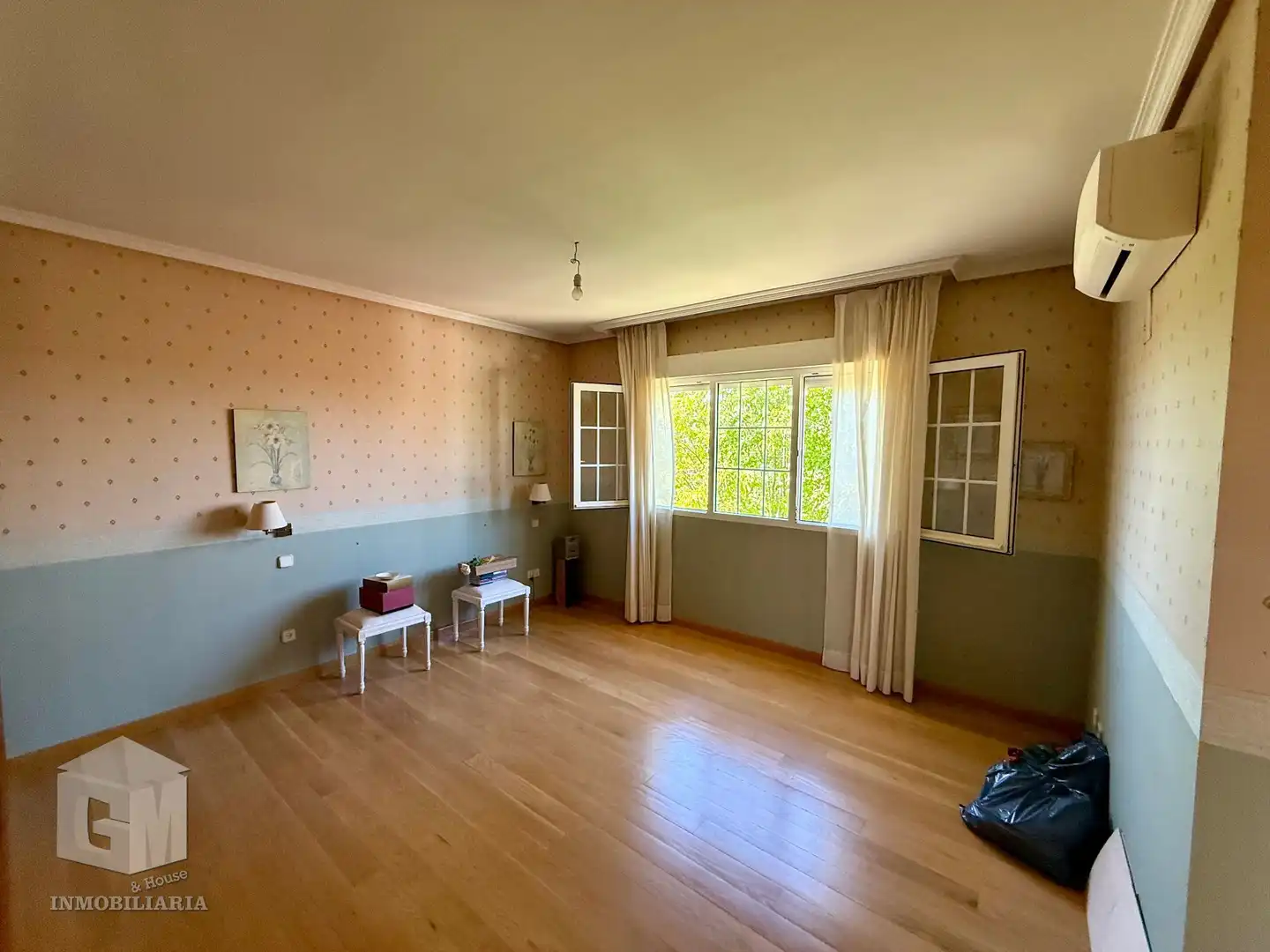 Sala d'estar de Casa o xalet en venda en Villaviciosa de Odón amb Aire condicionat, Calefacció i Jardí privat