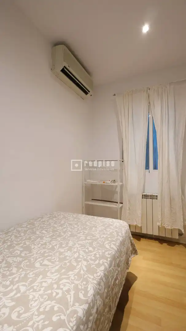 Bedroom of Flat for rent in Madrid  with Air Conditioner, Heating and Furnished