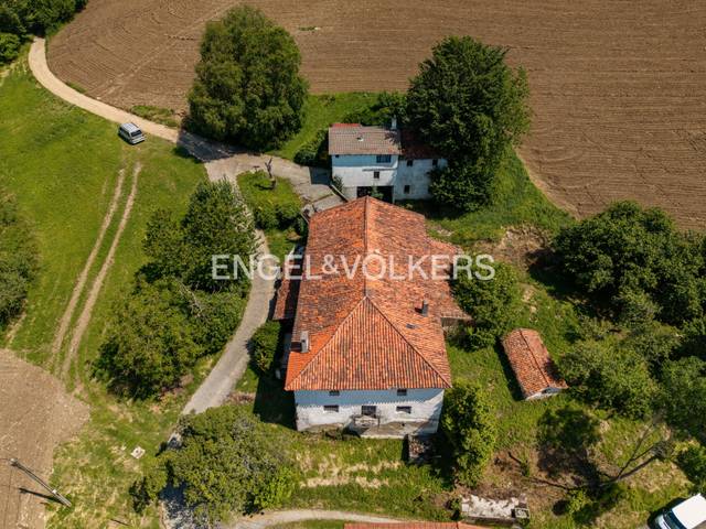 Casa-chalet en Venta en Orendain