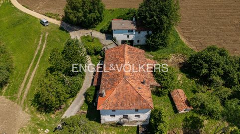 Caserío tradicional a reformar con 16 hectáreas de terreno