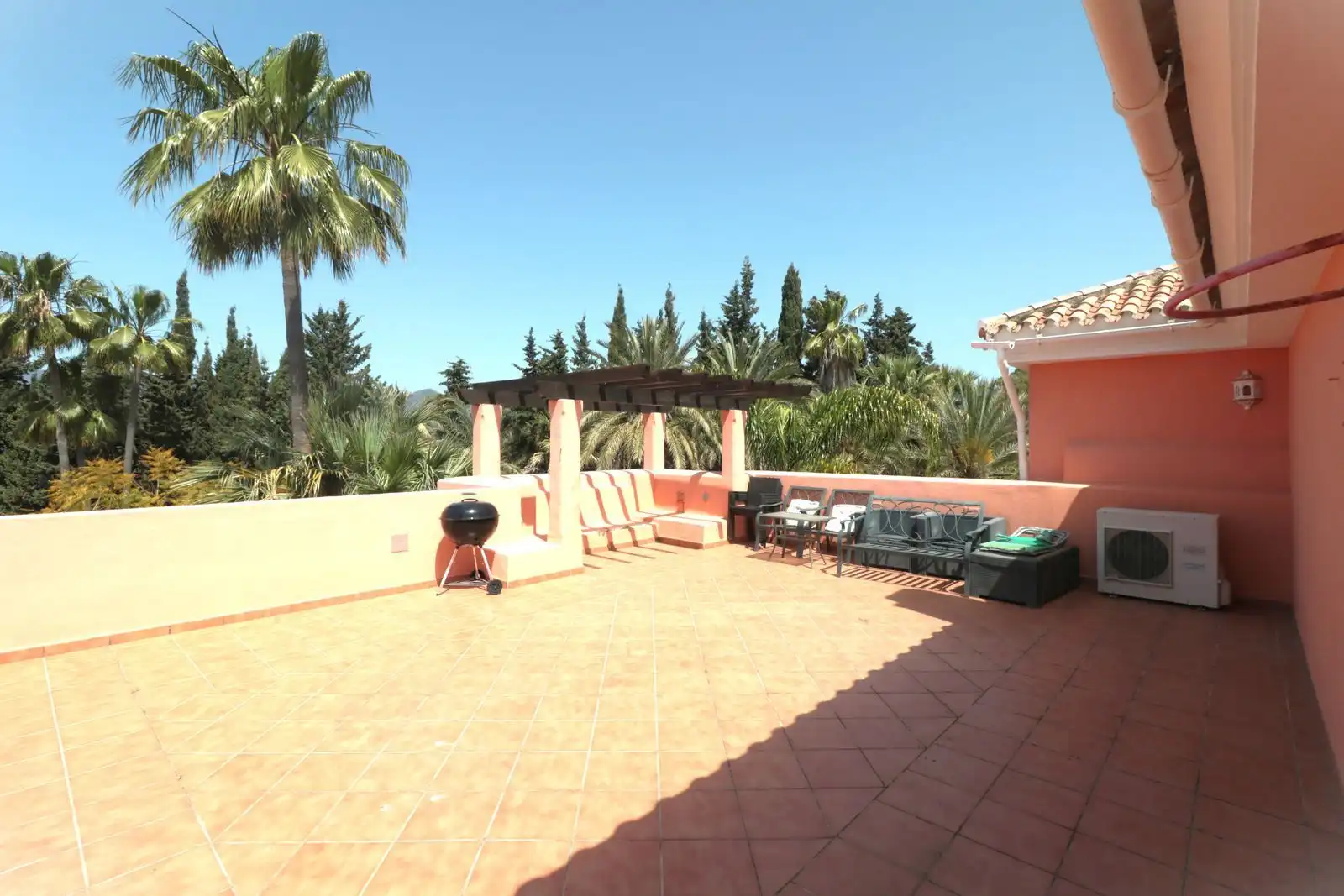 Jardín de Piso en venta en Estepona con Aire acondicionado, Terraza y Amueblado