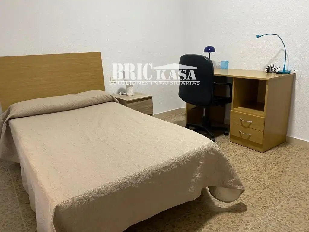Schlafzimmer von Dachboden zur Miete in Cáceres mit Heizung, Terrasse und Möbliert
