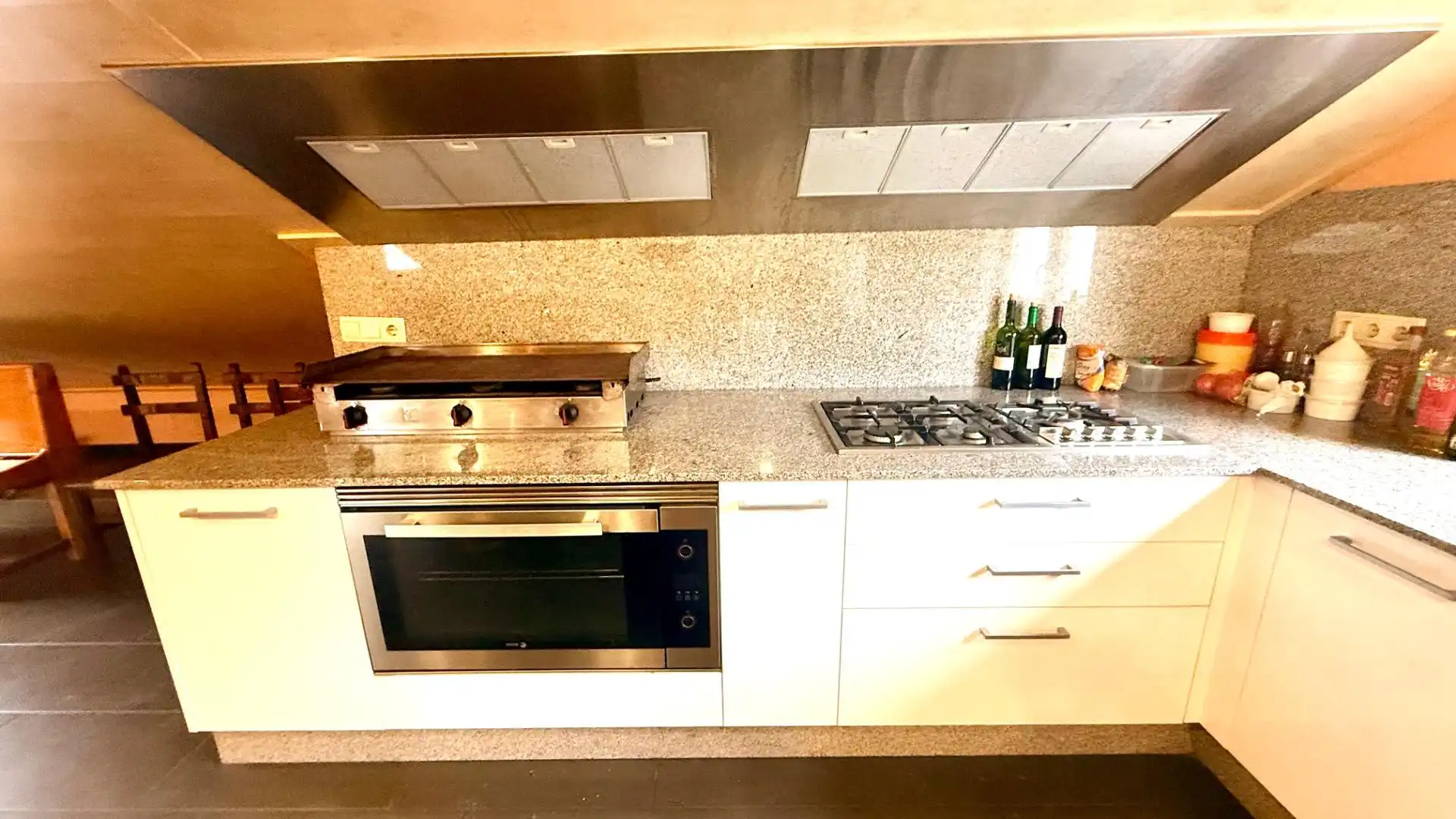 Cuina de Casa o xalet en venda en Ourense Capital  amb Aire condicionat, Calefacció i Moblat