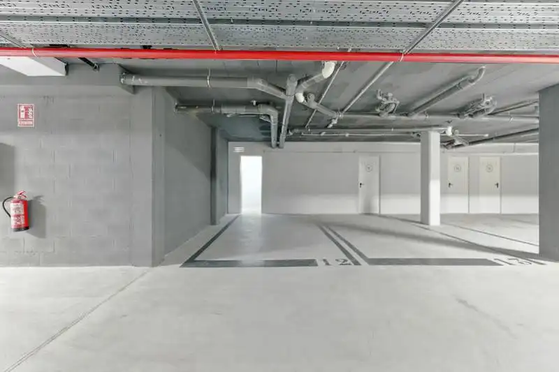 Parking de Apartamento de alquiler en Estepona con Aire acondicionado, Calefacción y Terraza