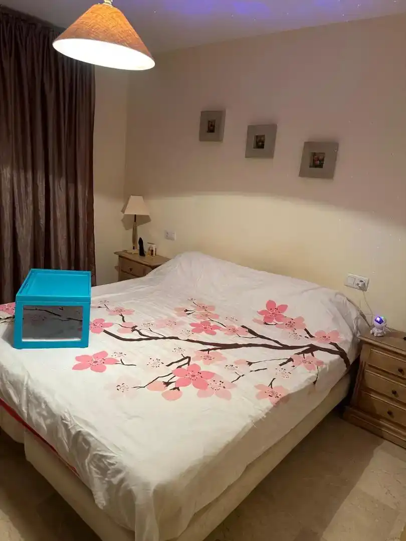 Habitación de Piso para compartir en Marbella con Jardín privado, Piscina y Amueblado