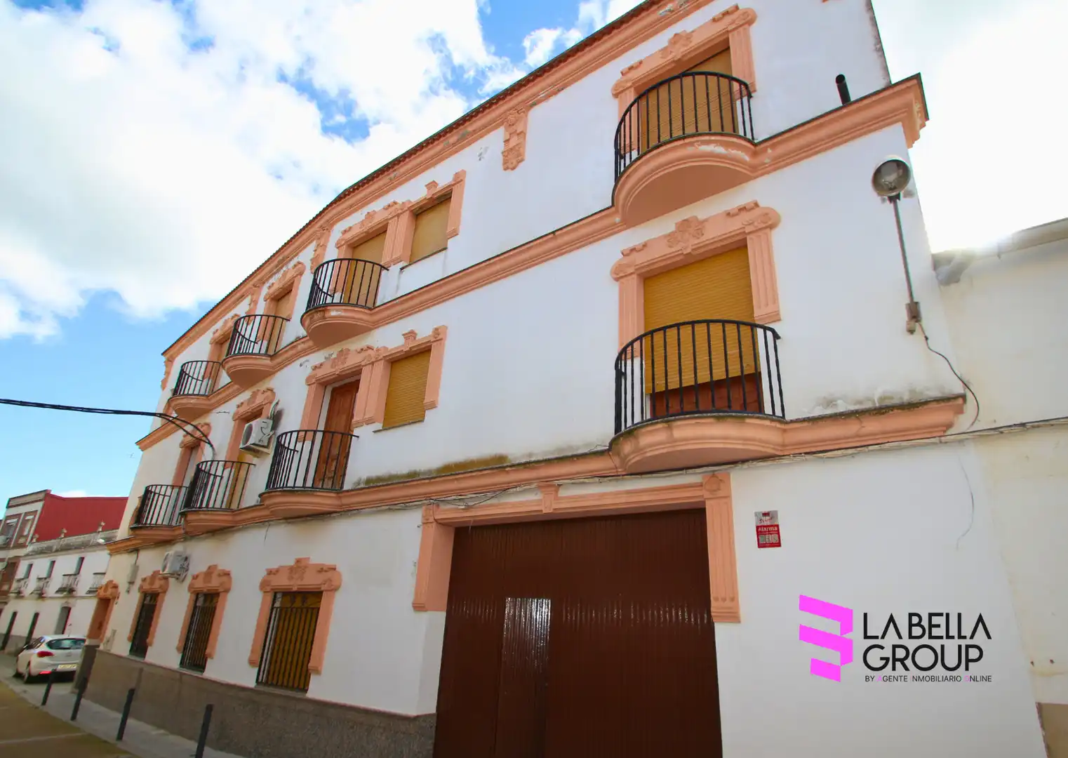 Vista exterior de Casa o xalet en venda en Orellana la Vieja amb Aire condicionat, Terrassa i Piscina