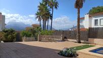 Vista exterior de Casa o xalet en venda en Benidorm amb Aire condicionat, Terrassa i Piscina