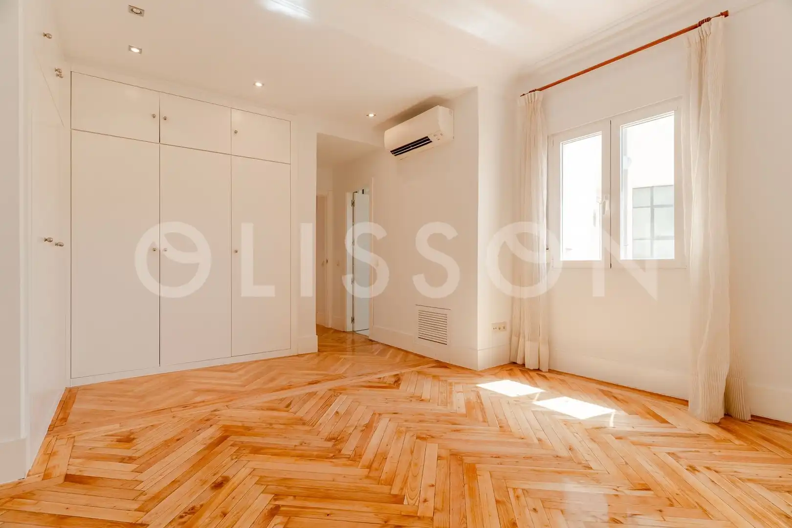 Bedroom of Attic for rent in Madrid  with Air Conditioner, Terrace and Storage room