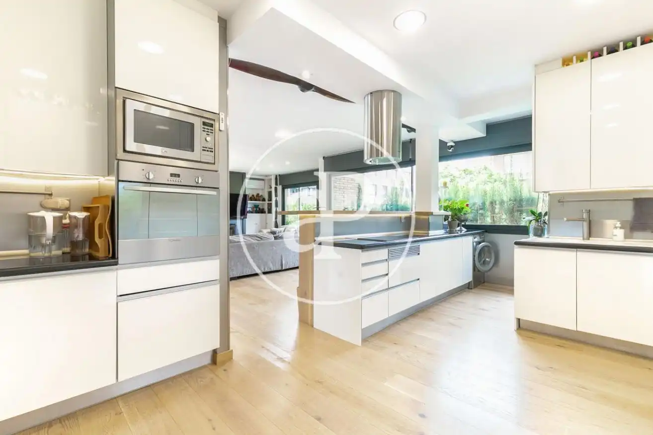 Cuina de Pis de lloguer en  Barcelona Capital amb Aire condicionat, Calefacció i Terrassa