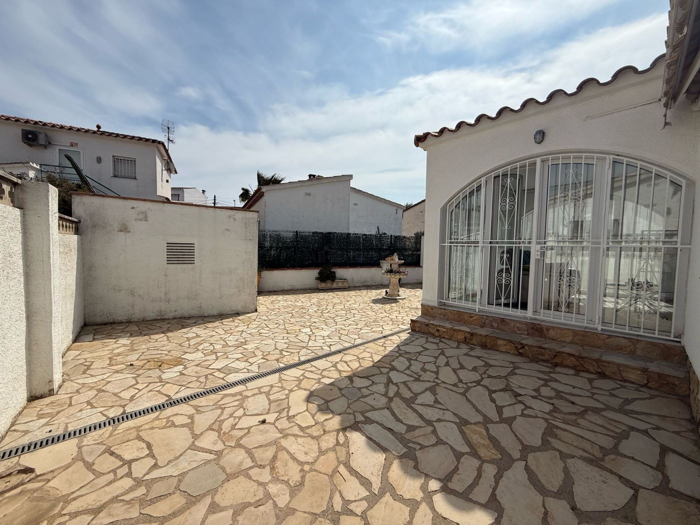 Vista exterior de Casa o xalet en venda en Empuriabrava