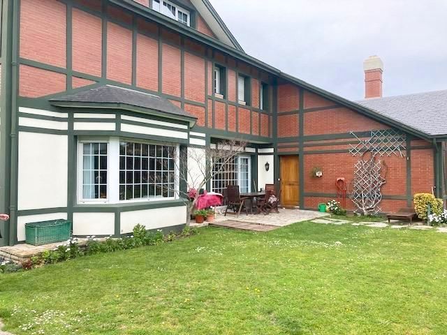 Vista exterior de Casa o xalet en venda en Getxo  amb Jardí privat, Terrassa i Traster