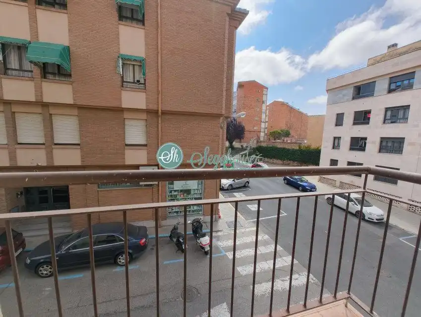 Vista exterior de Piso de alquiler en Segovia con Calefacción, Parquet y Terraza